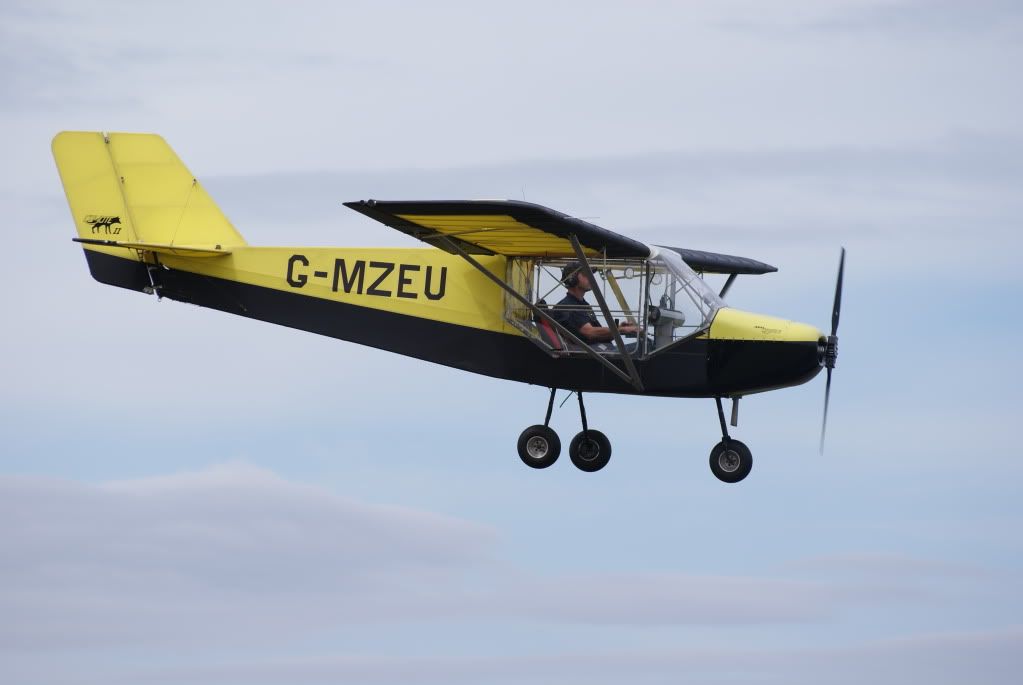 http://i714.photobucket.com/albums/ww142/PhantomPhil/Great%20North%20Fly-In%20Eshott%20Airfield%20June%202010/DSC03814.jpg