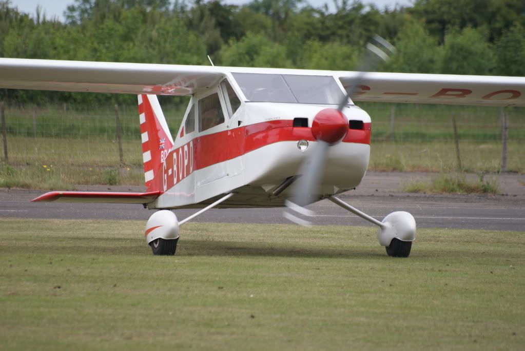 http://i714.photobucket.com/albums/ww142/PhantomPhil/Great%20North%20Fly-In%20Eshott%20Airfield%20June%202010/DSC03856.jpg