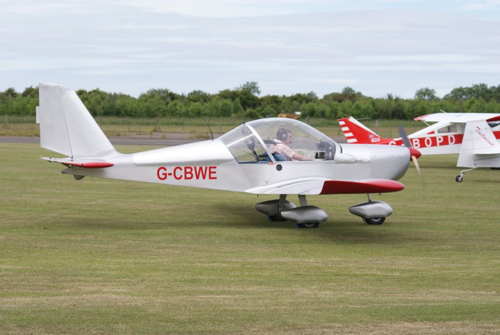 http://i714.photobucket.com/albums/ww142/PhantomPhil/Great%20North%20Fly-In%20Eshott%20Airfield%20June%202010/DSC03867.jpg