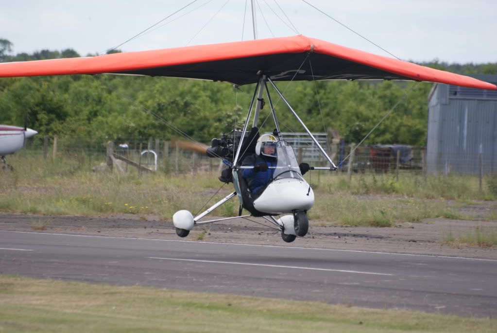 http://i714.photobucket.com/albums/ww142/PhantomPhil/Great%20North%20Fly-In%20Eshott%20Airfield%20June%202010/DSC03879.jpg