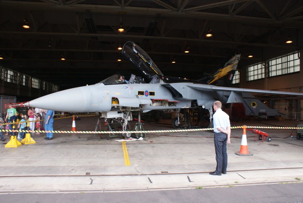 http://i714.photobucket.com/albums/ww142/PhantomPhil/RAF%20Leeming%20Families%20Day%202011/DSC05033.jpg