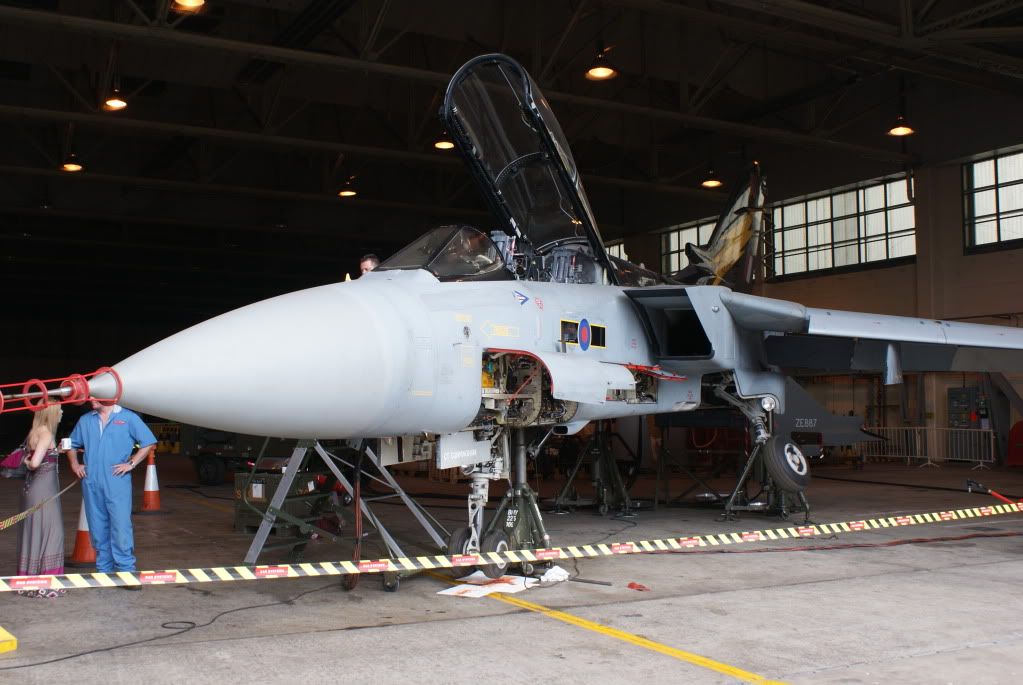 http://i714.photobucket.com/albums/ww142/PhantomPhil/RAF%20Leeming%20Families%20Day%202011/DSC05043.jpg