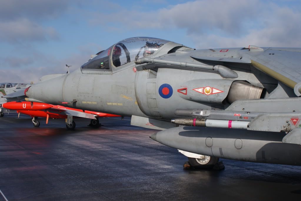 http://i714.photobucket.com/albums/ww142/PhantomPhil/RAF%20Leuchars%20Airshow%202010/DSC04339.jpg