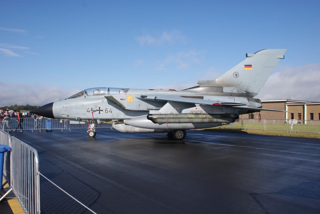 http://i714.photobucket.com/albums/ww142/PhantomPhil/RAF%20Leuchars%20Airshow%202010/DSC04362.jpg