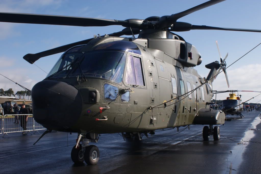 http://i714.photobucket.com/albums/ww142/PhantomPhil/RAF%20Leuchars%20Airshow%202010/DSC04368.jpg