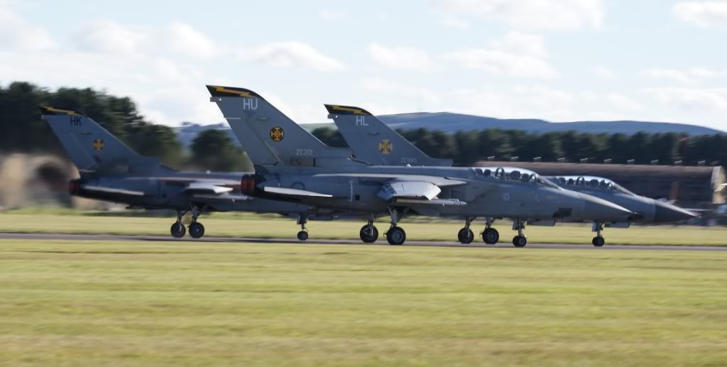 http://i714.photobucket.com/albums/ww142/PhantomPhil/RAF%20Leuchars%20Airshow%202010/DSC04808.jpg