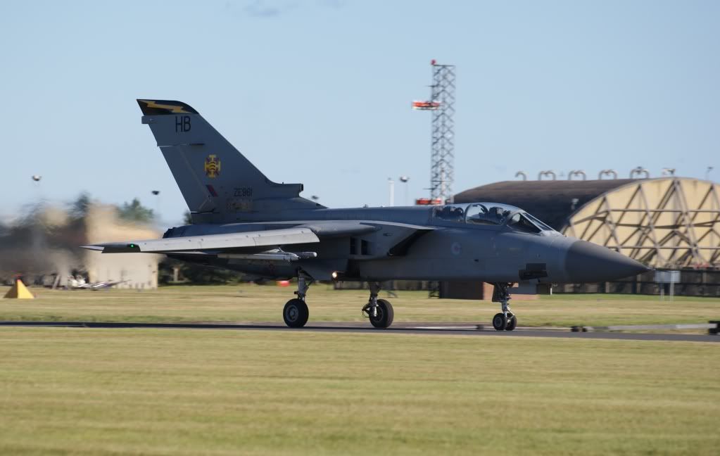 http://i714.photobucket.com/albums/ww142/PhantomPhil/RAF%20Leuchars%20Airshow%202010/DSC04818.jpg