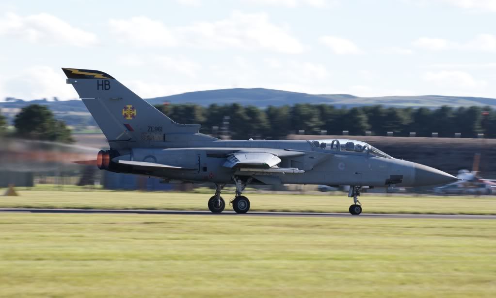 http://i714.photobucket.com/albums/ww142/PhantomPhil/RAF%20Leuchars%20Airshow%202010/DSC04821.jpg