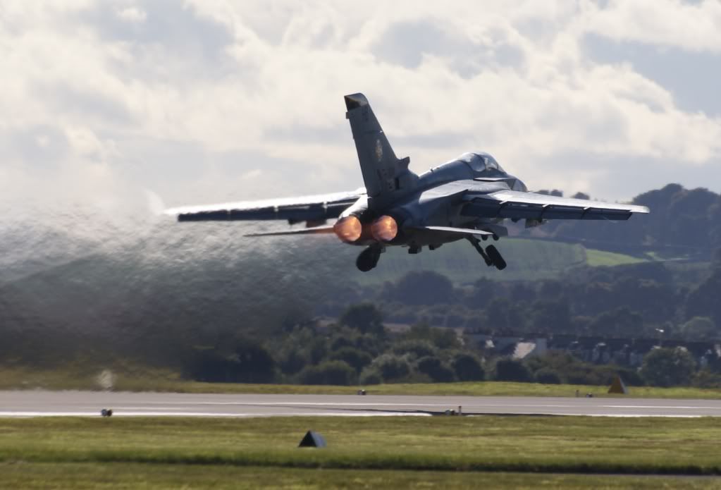 http://i714.photobucket.com/albums/ww142/PhantomPhil/RAF%20Leuchars%20Airshow%202010/DSC04826.jpg
