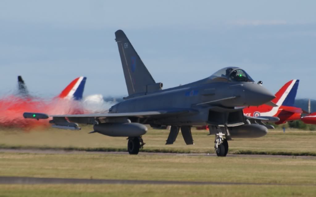 http://i714.photobucket.com/albums/ww142/PhantomPhil/RAF%20Leuchars%20Airshow%202010/DSC04828.jpg