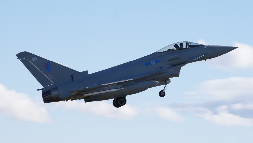 http://i714.photobucket.com/albums/ww142/PhantomPhil/RAF%20Leuchars%20Airshow%202010/DSC04833.jpg