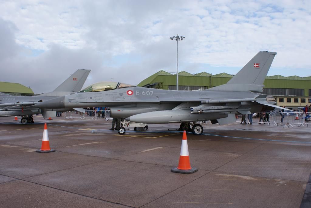 http://i714.photobucket.com/albums/ww142/PhantomPhil/The%20Last%20Last%20Leuchars%20Air%20Show%202013/DSC00562_zps0178e5eb.jpg