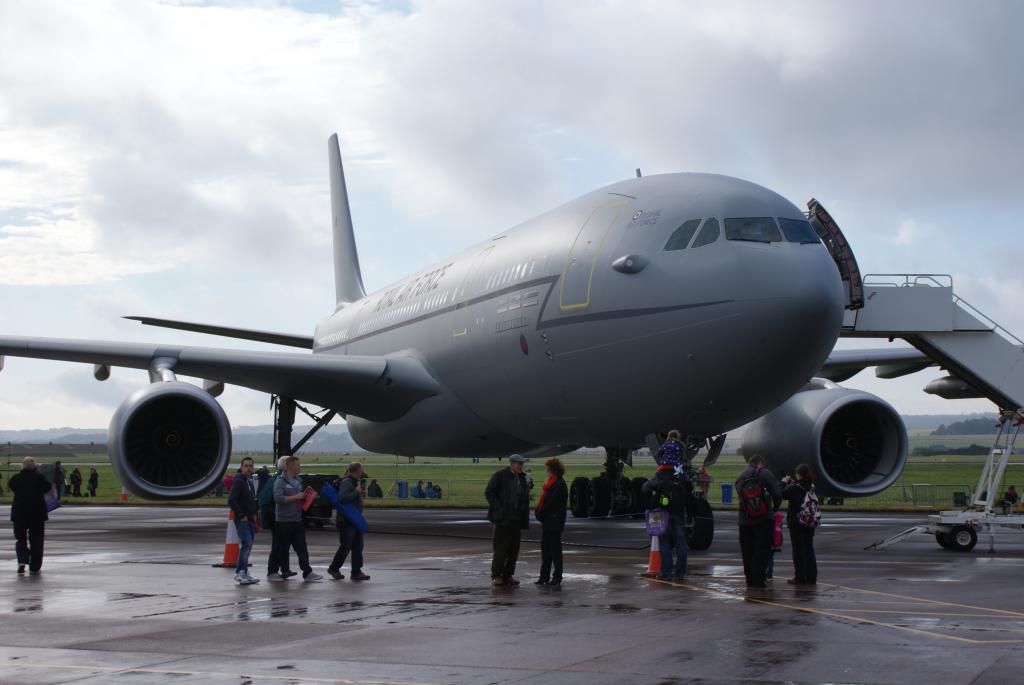 http://i714.photobucket.com/albums/ww142/PhantomPhil/The%20Last%20Last%20Leuchars%20Air%20Show%202013/DSC00568_zps6addc1b8.jpg