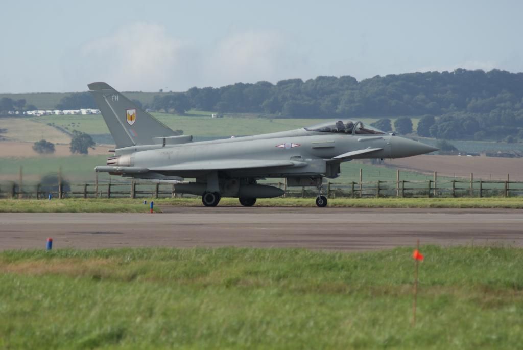 http://i714.photobucket.com/albums/ww142/PhantomPhil/The%20Last%20Last%20Leuchars%20Air%20Show%202013/DSC00644_zpsa3c1fed7.jpg