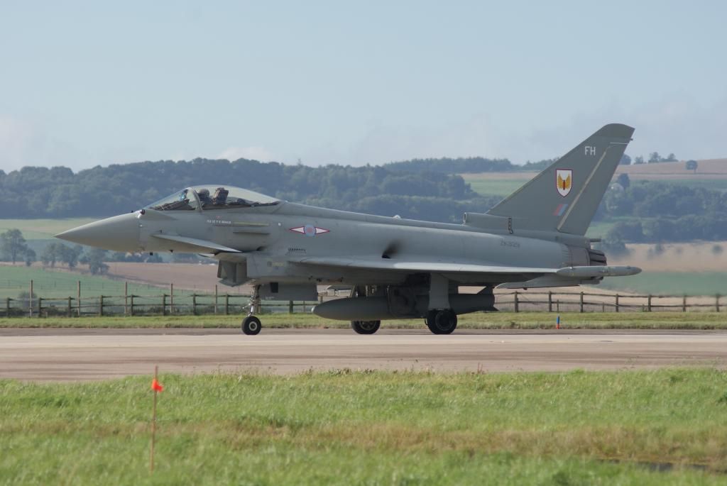 http://i714.photobucket.com/albums/ww142/PhantomPhil/The%20Last%20Last%20Leuchars%20Air%20Show%202013/DSC00647_zps31705621.jpg