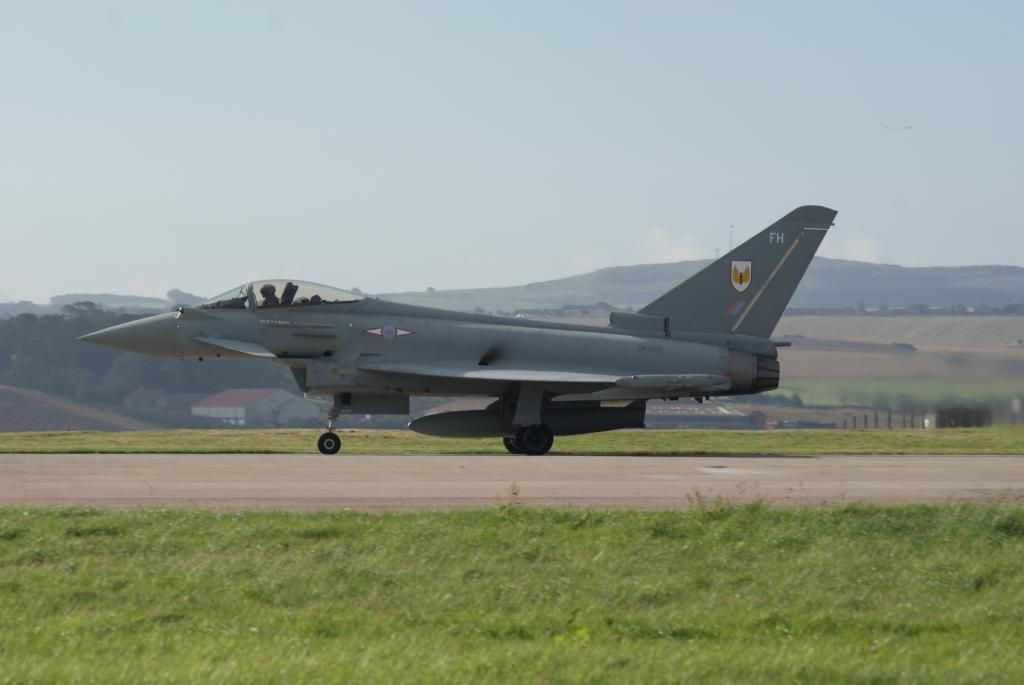 http://i714.photobucket.com/albums/ww142/PhantomPhil/The%20Last%20Last%20Leuchars%20Air%20Show%202013/DSC00648_zpsf68a5134.jpg