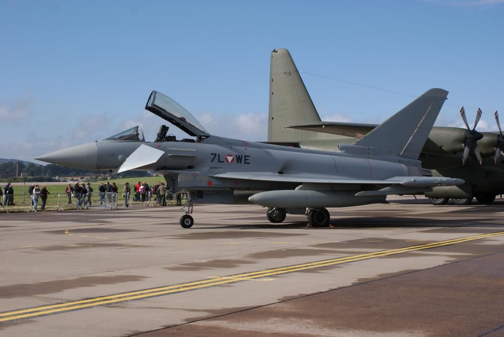 http://i714.photobucket.com/albums/ww142/PhantomPhil/The%20Last%20Last%20Leuchars%20Air%20Show%202013/DSC00655_zps3741cb5d.jpg