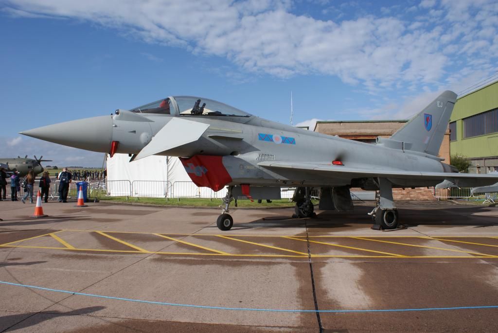 http://i714.photobucket.com/albums/ww142/PhantomPhil/The%20Last%20Last%20Leuchars%20Air%20Show%202013/DSC00658_zps46e0b65b.jpg
