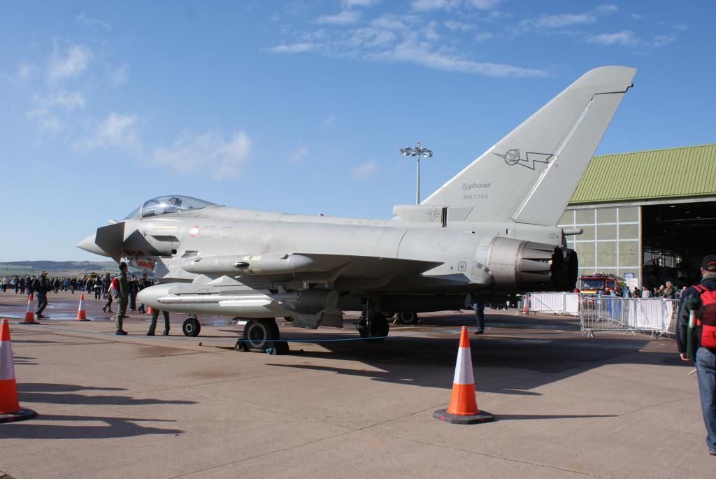 http://i714.photobucket.com/albums/ww142/PhantomPhil/The%20Last%20Last%20Leuchars%20Air%20Show%202013/DSC00663_zps6a6d33b4.jpg