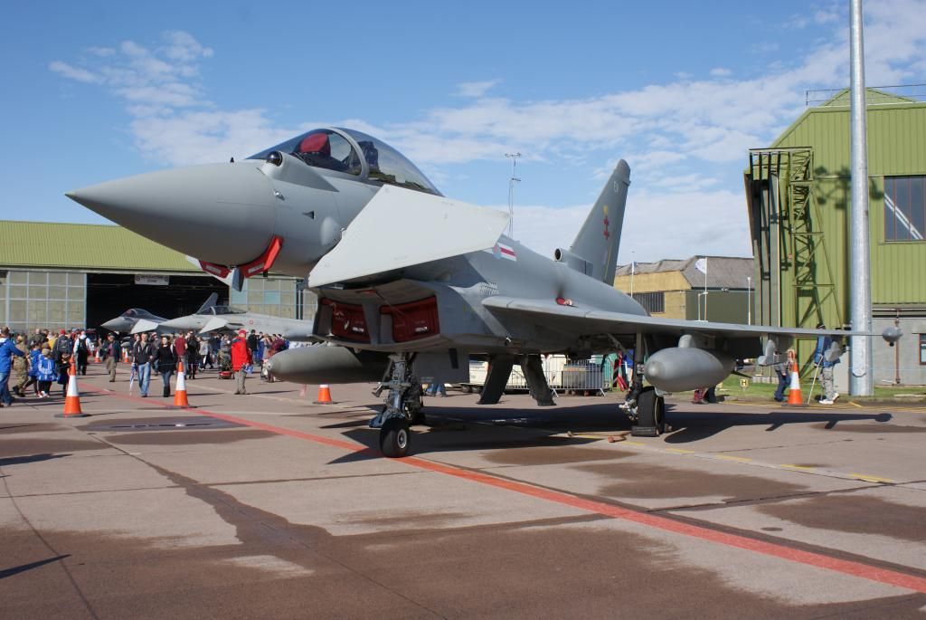 http://i714.photobucket.com/albums/ww142/PhantomPhil/The%20Last%20Last%20Leuchars%20Air%20Show%202013/DSC00677_zps8a2710eb.jpg