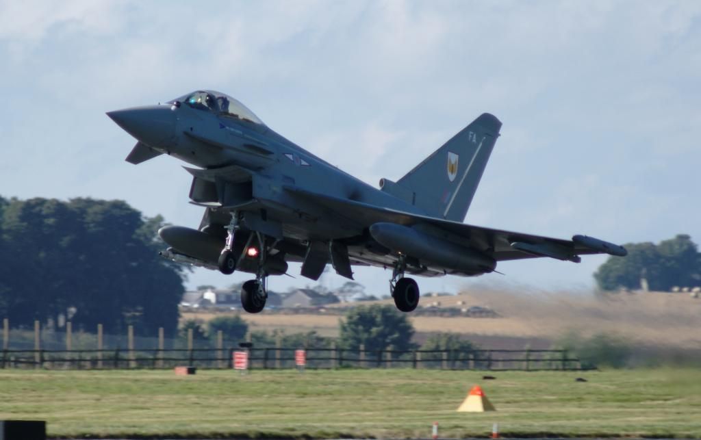 http://i714.photobucket.com/albums/ww142/PhantomPhil/The%20Last%20Last%20Leuchars%20Air%20Show%202013/DSC00733_zps55d826b6.jpg