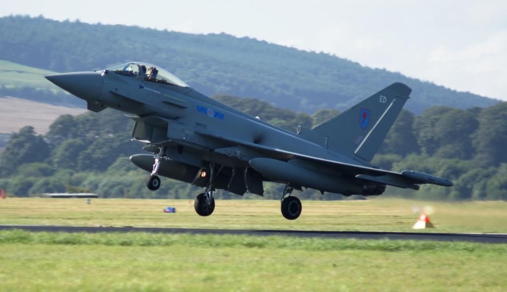 http://i714.photobucket.com/albums/ww142/PhantomPhil/The%20Last%20Last%20Leuchars%20Air%20Show%202013/DSC00742_zps560ce36e.jpg