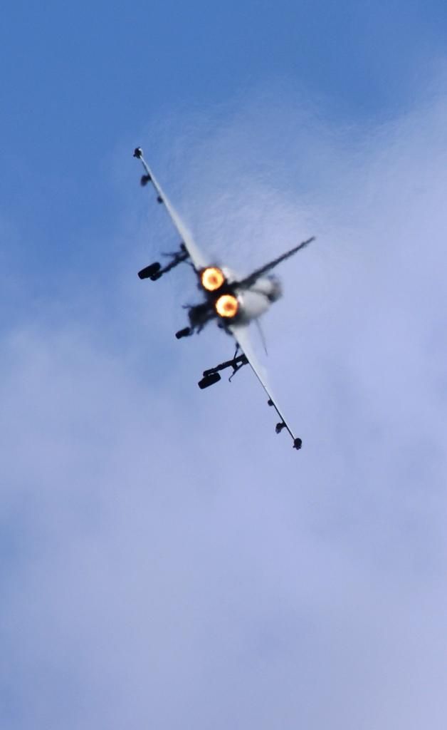 http://i714.photobucket.com/albums/ww142/PhantomPhil/The%20Last%20Last%20Leuchars%20Air%20Show%202013/DSC00986_zps5e74d354.jpg