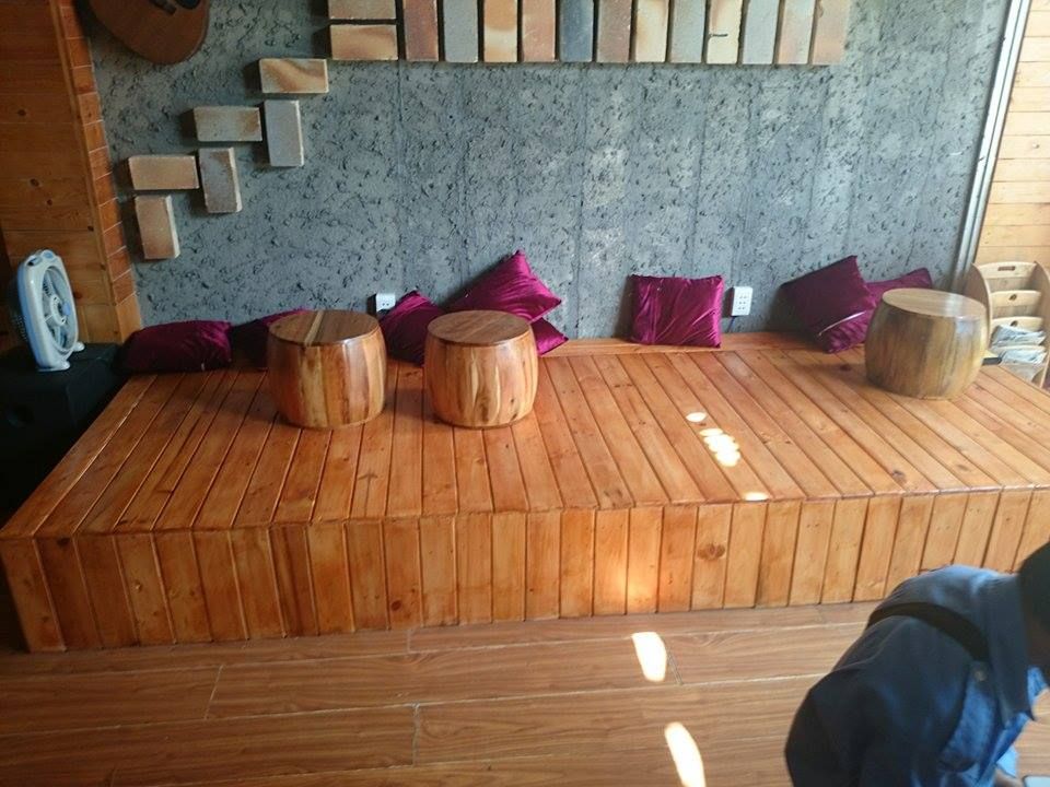 Thanh Lý  3 bộ ghế cafe đóng pallet Bàn gỗ tràm giống trống + Quầy Cafe pallet
